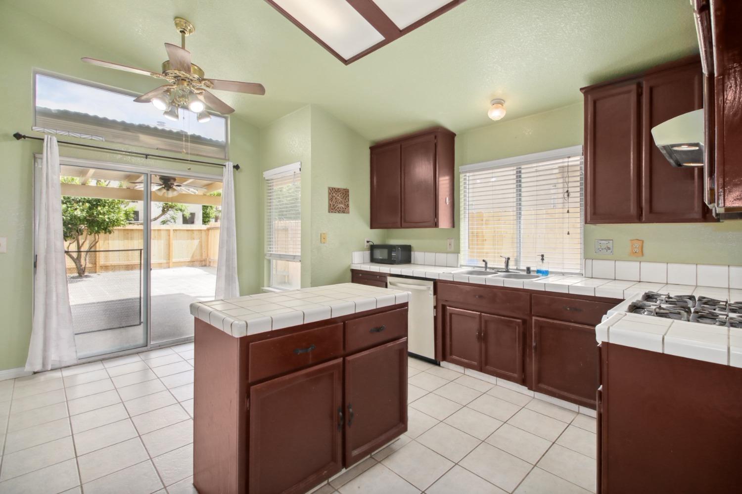 Detail Gallery Image 18 of 43 For 8634 Aspen Ridge Ct, Antelope,  CA 95843 - 3 Beds | 2 Baths