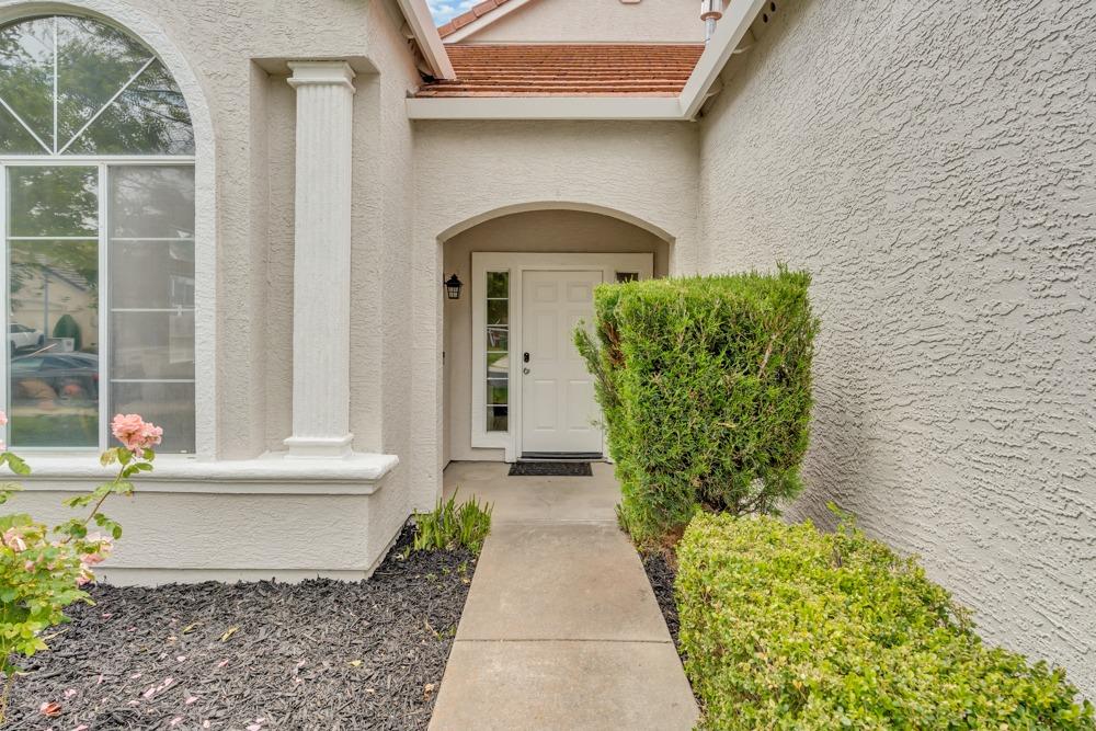 Detail Gallery Image 2 of 50 For 8852 Mossburn Way, Elk Grove,  CA 95758 - 4 Beds | 2 Baths