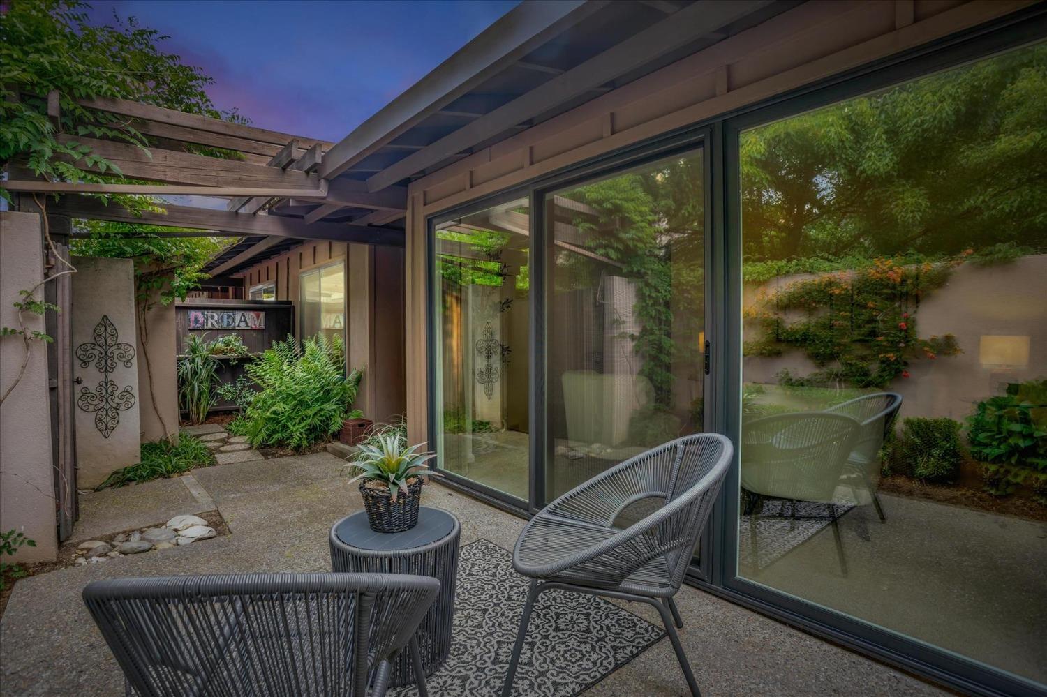 Detail Gallery Image 48 of 48 For 2266 Woodside Ln #3,  Sacramento,  CA 95825 - 2 Beds | 2 Baths