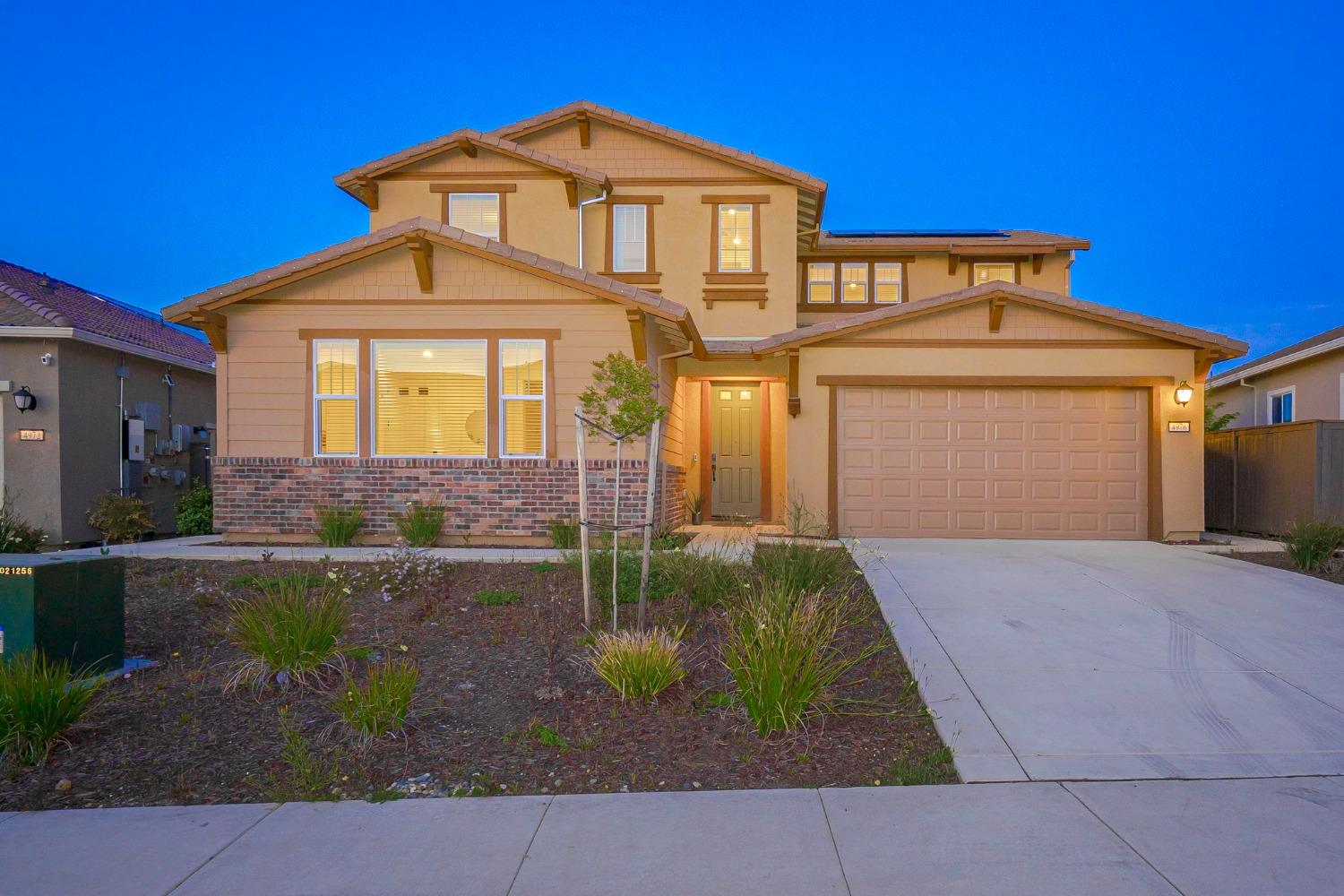 Detail Gallery Image 1 of 38 For 4976 Gold Rush Dr, Folsom,  CA 95630 - 4 Beds | 3/1 Baths