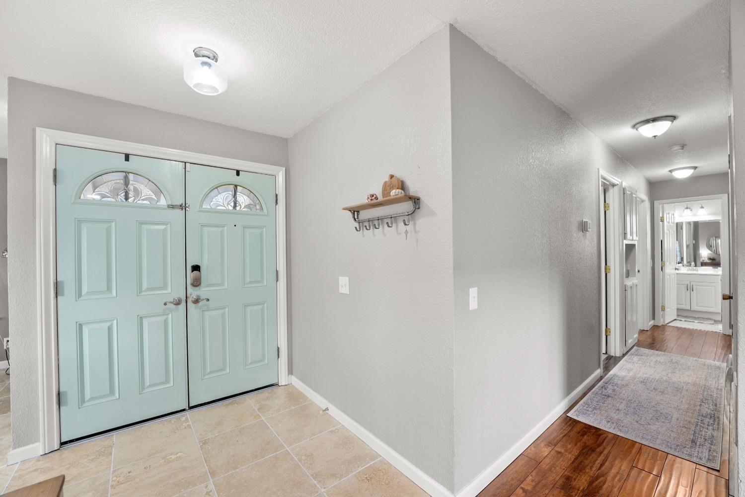 Detail Gallery Image 6 of 52 For 5525 Avila Ct, Rocklin,  CA 95677 - 3 Beds | 2 Baths
