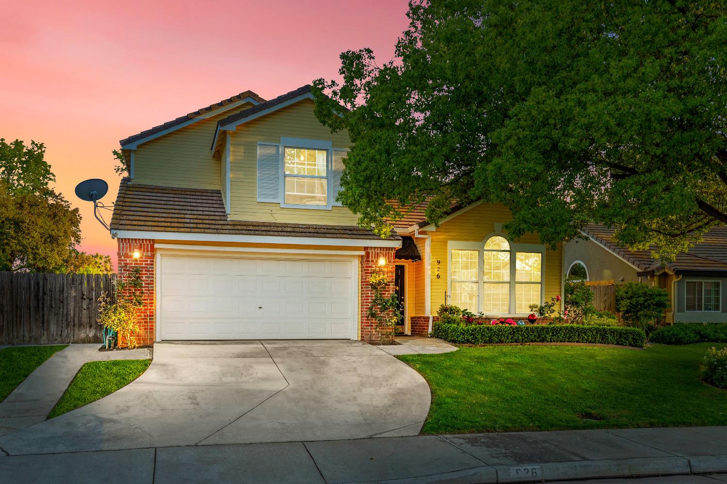 Photo of 926 Lourence Dr in Tracy, CA