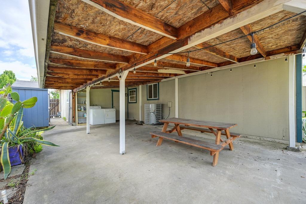 Detail Gallery Image 28 of 32 For 2841 24th Ave, Sacramento,  CA 95820 - 3 Beds | 1 Baths