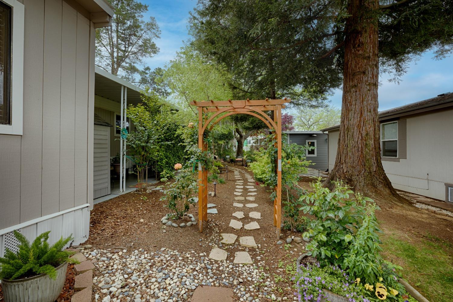 Detail Gallery Image 26 of 33 For 75 Larkspur Ave, Auburn,  CA 95603 - 2 Beds | 2 Baths
