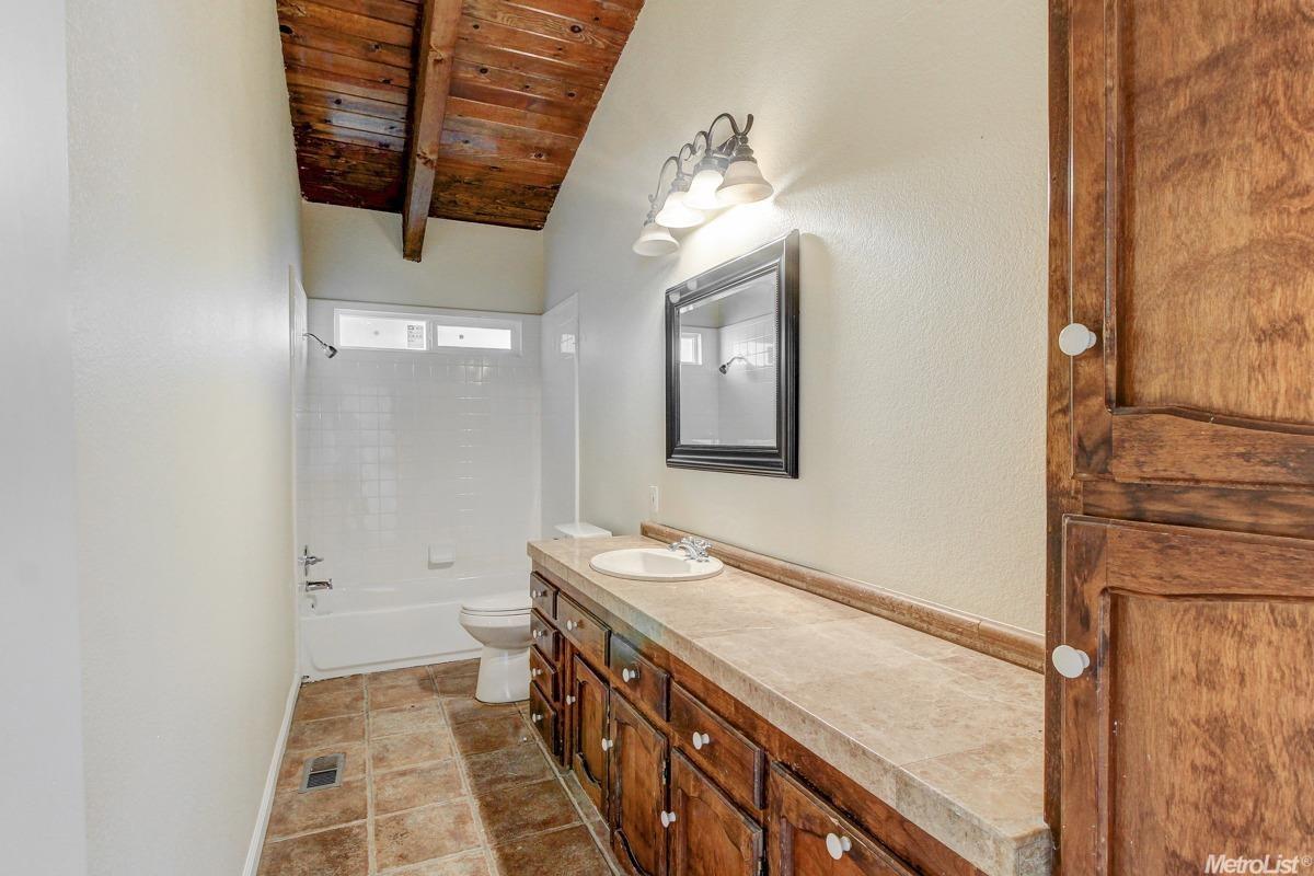 Detail Gallery Image 12 of 27 For 355 W H St, Oakdale,  CA 95361 - 3 Beds | 2 Baths