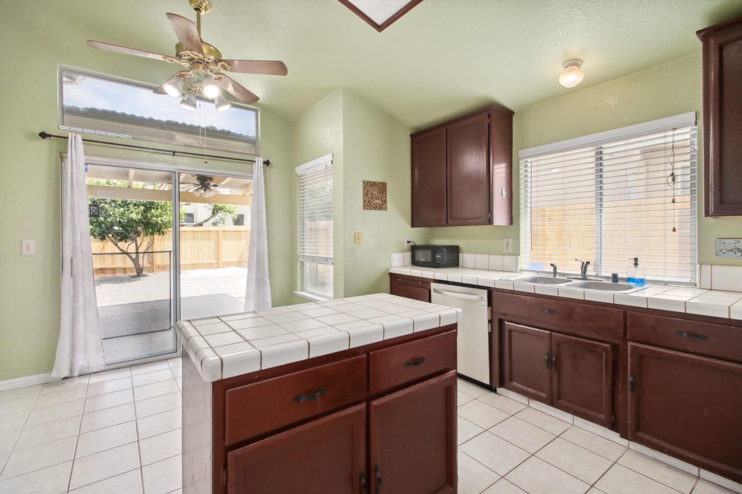 Detail Gallery Image 19 of 43 For 8634 Aspen Ridge Ct, Antelope,  CA 95843 - 3 Beds | 2 Baths