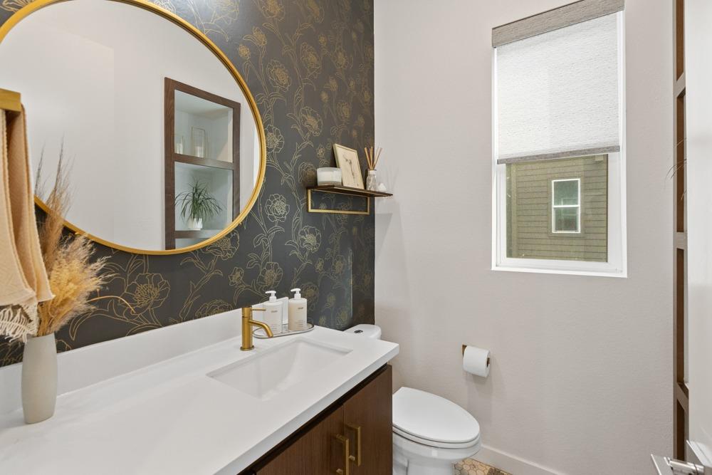 Detail Gallery Image 14 of 35 For 1324 C St, Sacramento,  CA 95814 - 2 Beds | 2/1 Baths