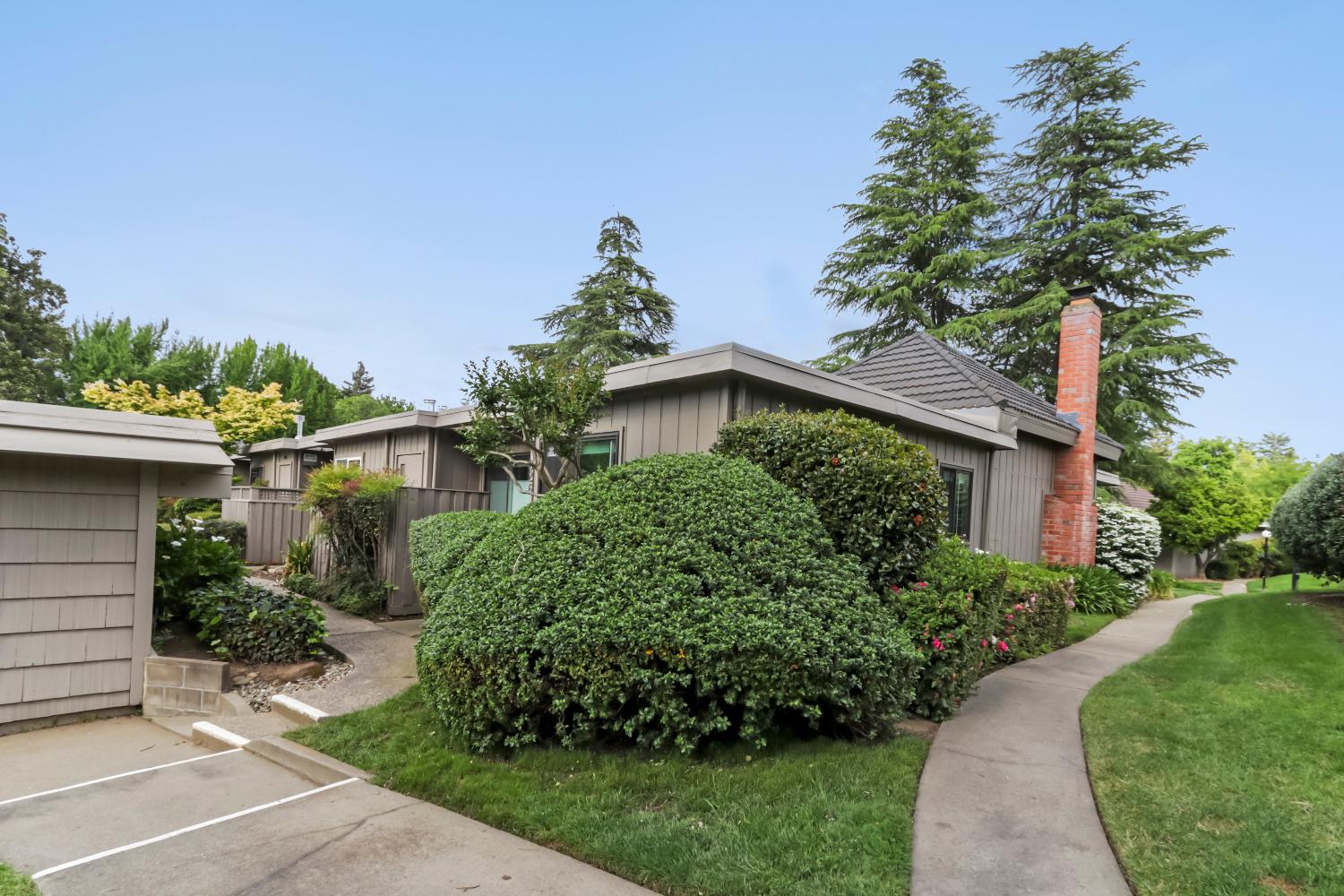 Photo of 826 Commons Dr in Sacramento, CA