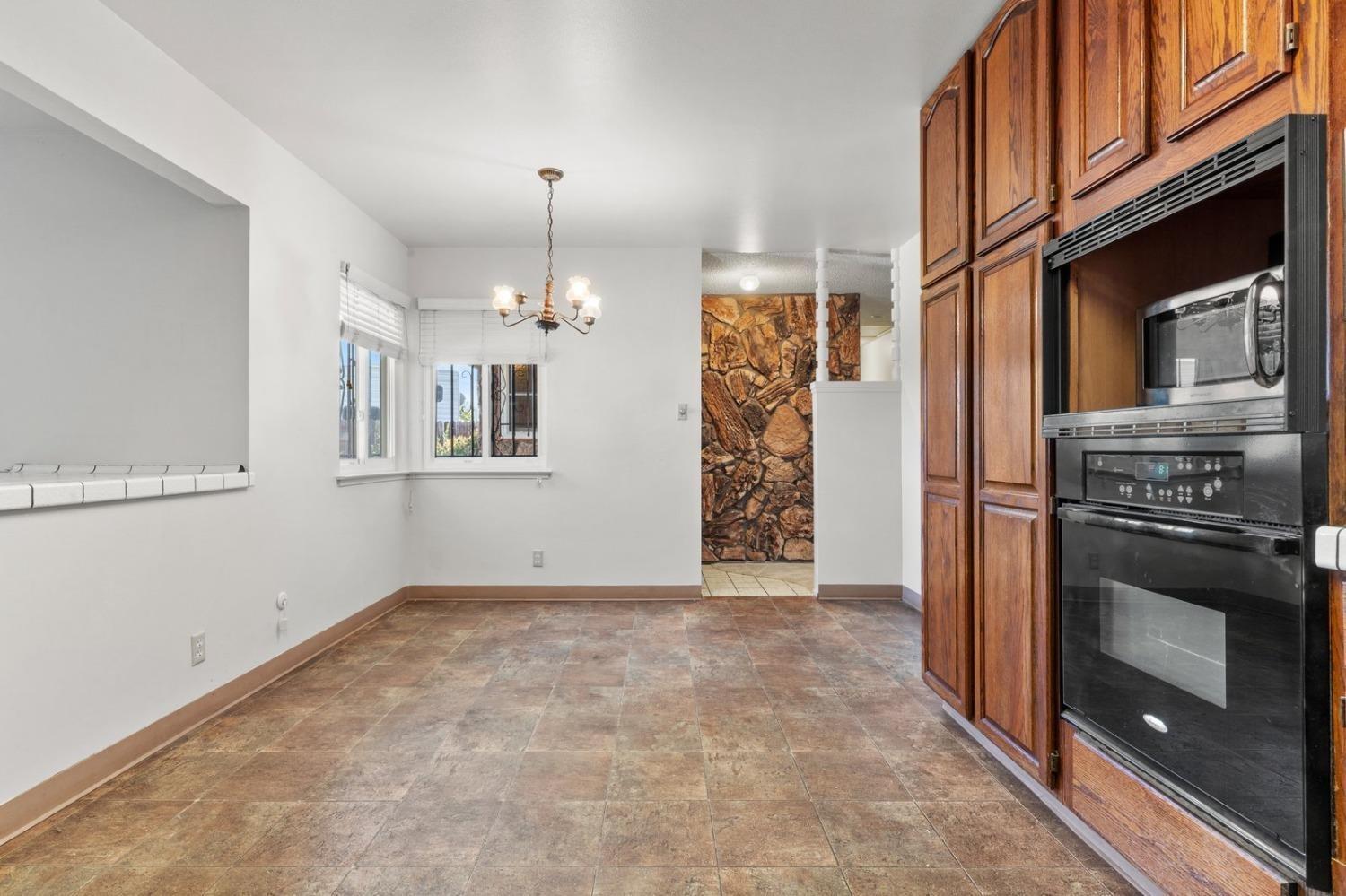 Detail Gallery Image 9 of 29 For 4627 Bruning Ct, Sacramento,  CA 95823 - 3 Beds | 2 Baths