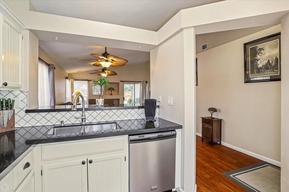 Detail Gallery Image 22 of 53 For 6904 Deerwood Ct, Livermore,  CA 94551 - 3 Beds | 2 Baths
