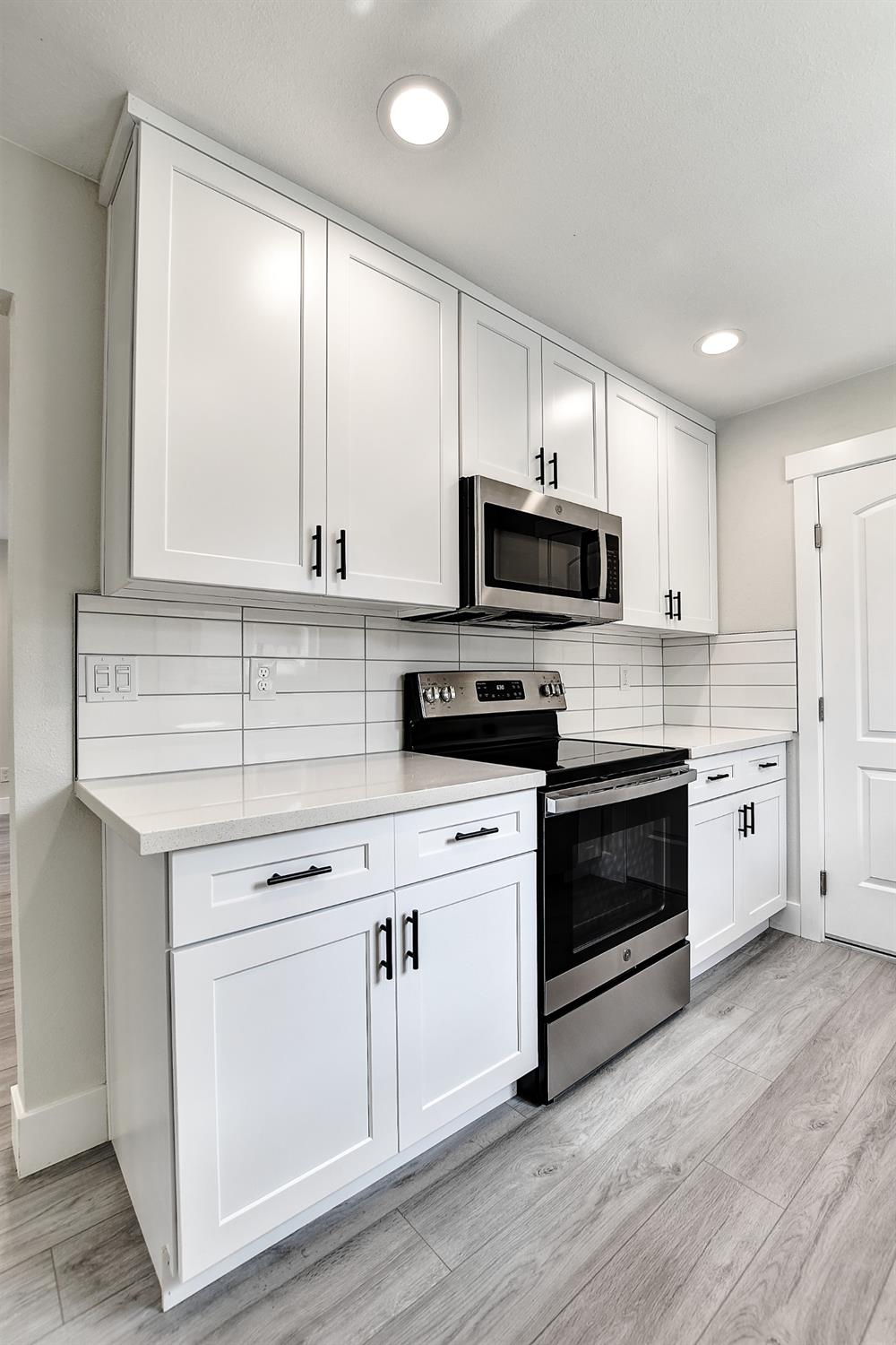 Detail Gallery Image 11 of 32 For 42 Kennelford Cir, Sacramento,  CA 95823 - 3 Beds | 2 Baths