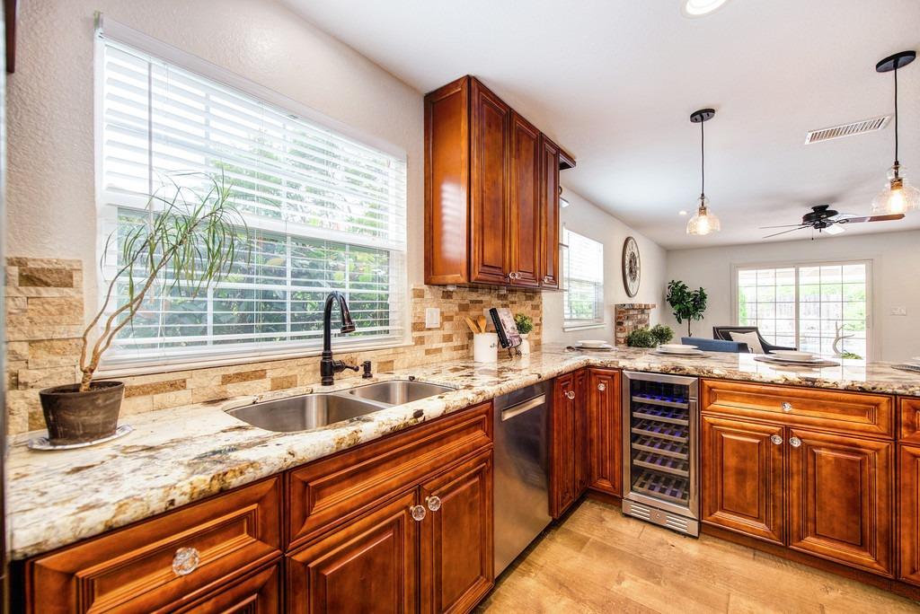 Detail Gallery Image 12 of 51 For 105 Remington Dr, Folsom,  CA 95630 - 3 Beds | 2 Baths