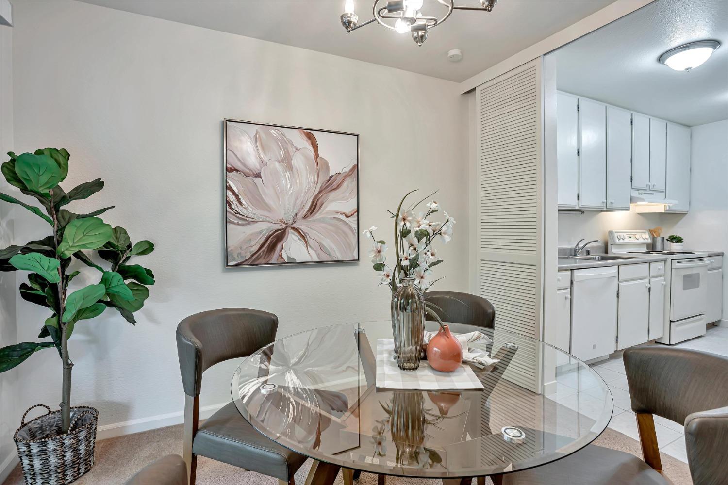 Detail Gallery Image 7 of 48 For 2266 Woodside Ln #3,  Sacramento,  CA 95825 - 2 Beds | 2 Baths