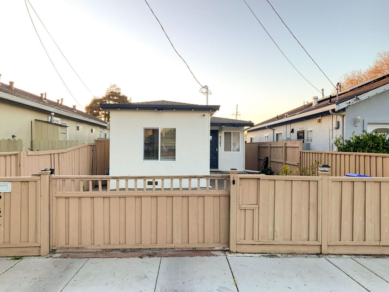 Photo of 5121 Burlingame Ave in Richmond, CA