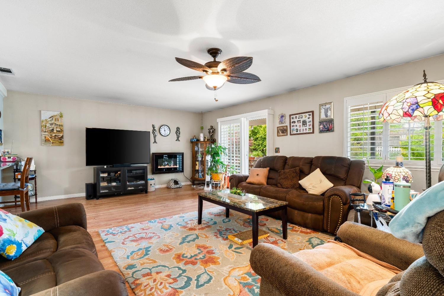 Detail Gallery Image 15 of 38 For 1049 Treasure Ln, Roseville,  CA 95678 - 3 Beds | 2 Baths
