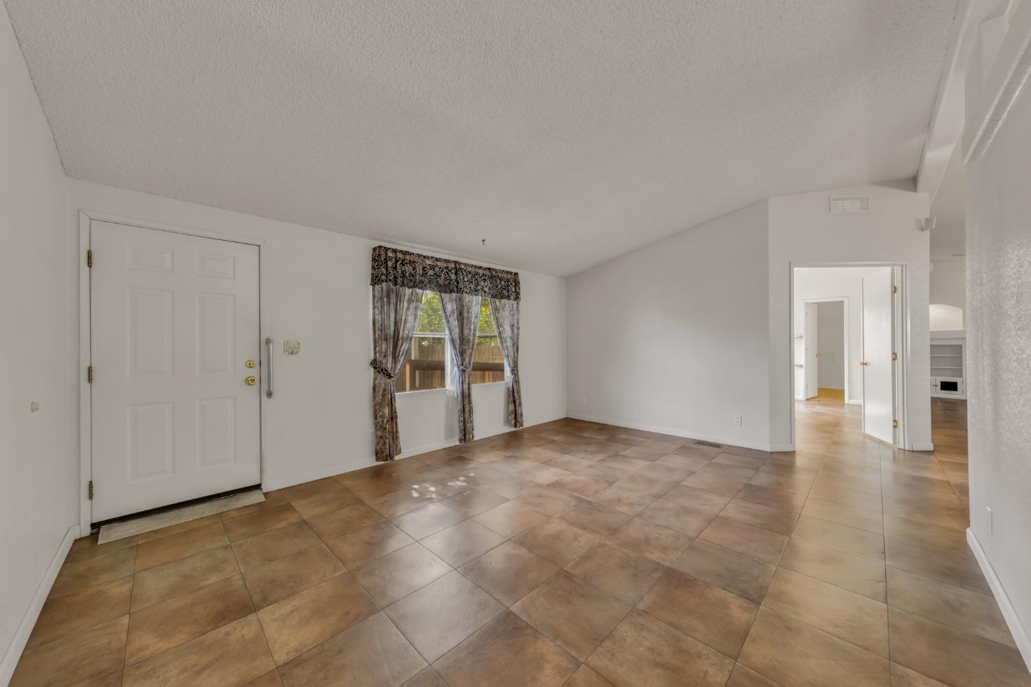 Detail Gallery Image 7 of 37 For 7855 Cottonwood Ln 25, Sacramento,  CA 95828 - 3 Beds | 2 Baths