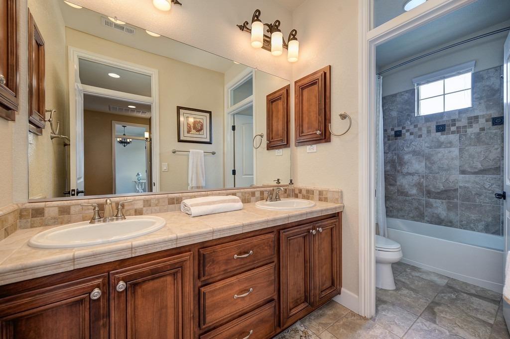 Detail Gallery Image 17 of 27 For 7168 Orchard Cir, Penryn,  CA 95663 - 3 Beds | 3 Baths