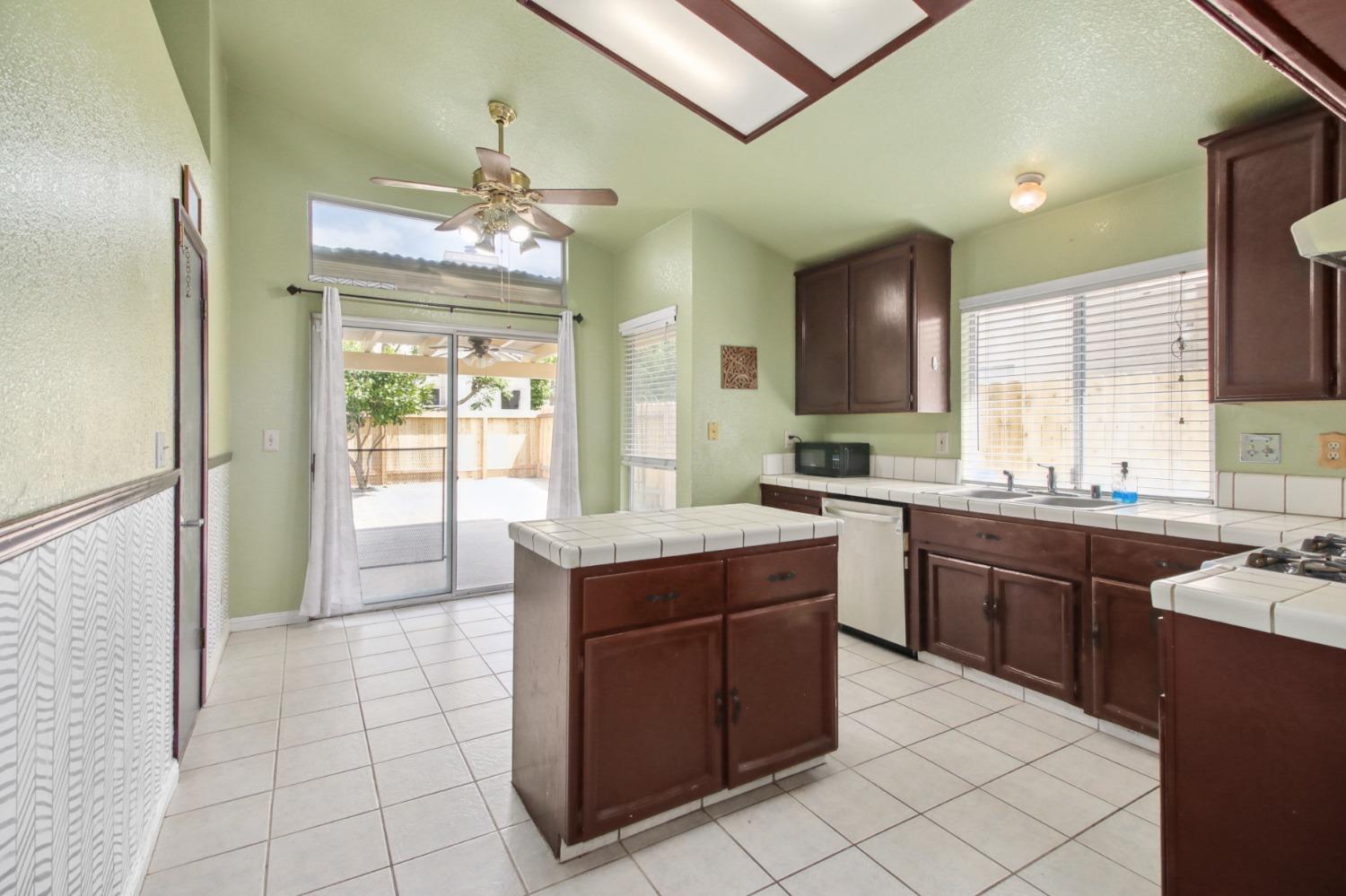 Detail Gallery Image 20 of 43 For 8634 Aspen Ridge Ct, Antelope,  CA 95843 - 3 Beds | 2 Baths