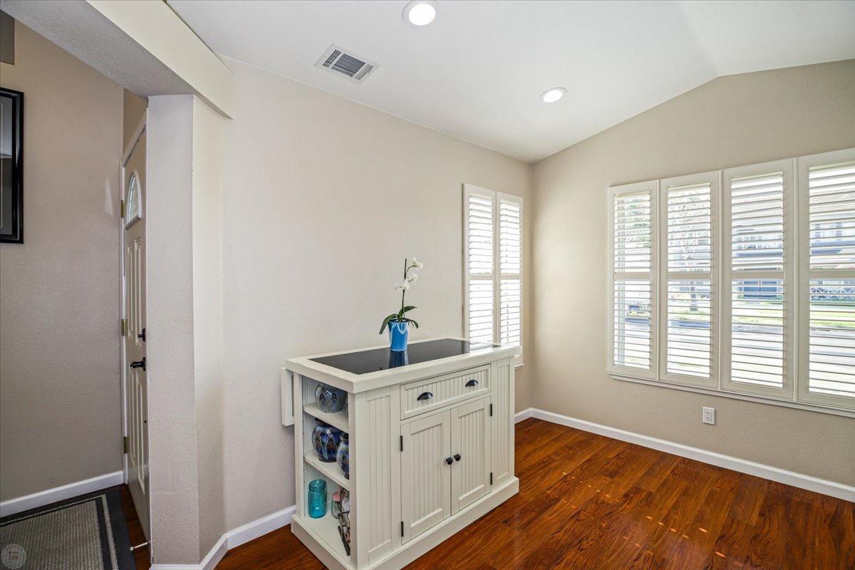 Detail Gallery Image 16 of 53 For 6904 Deerwood Ct, Livermore,  CA 94551 - 3 Beds | 2 Baths