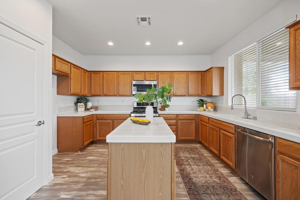 Detail Gallery Image 11 of 32 For 2281 Swainson Ln, Lincoln,  CA 95648 - 2 Beds | 2 Baths