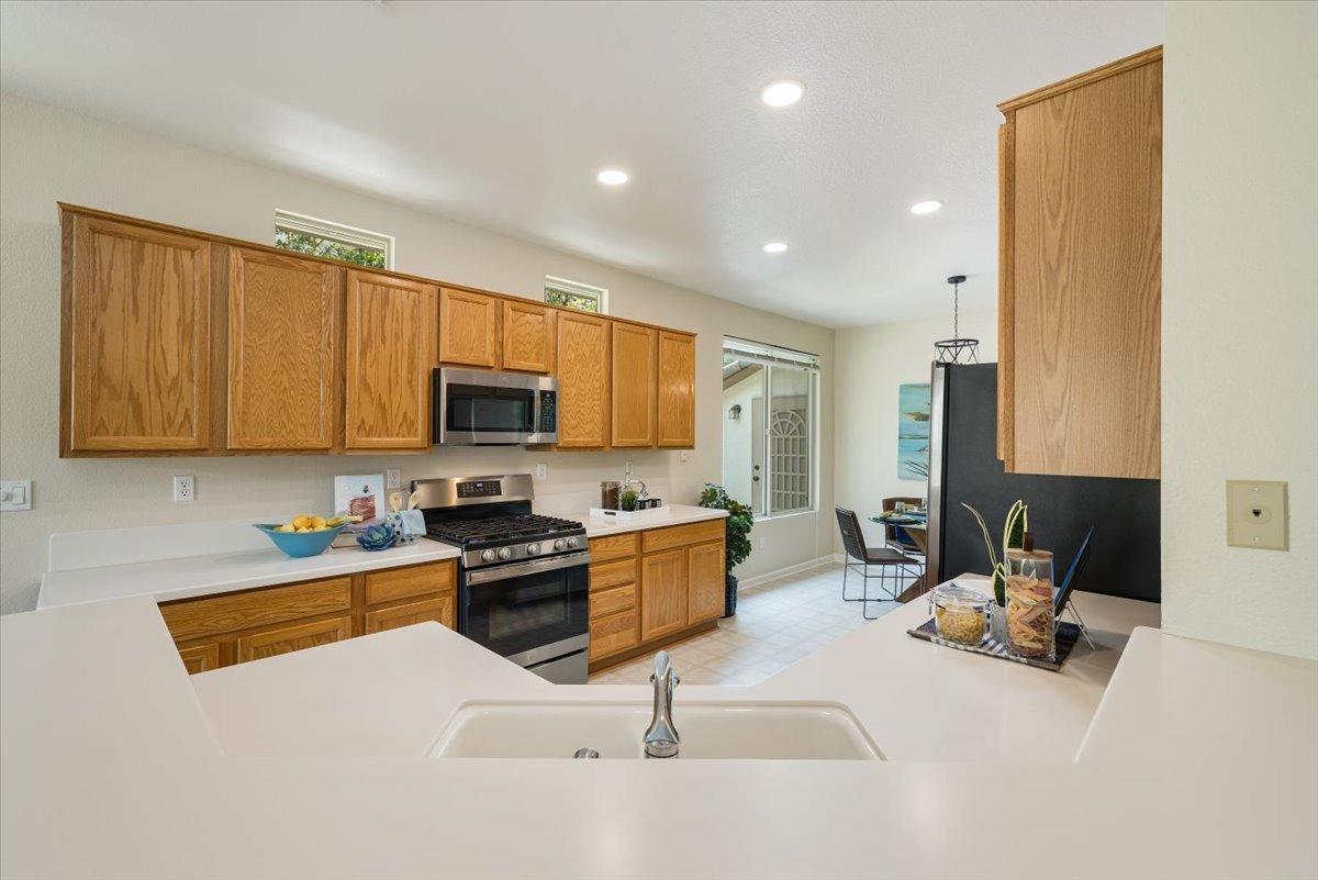 Detail Gallery Image 18 of 36 For 1350 Ivy Arbor Ln, Lincoln,  CA 95648 - 2 Beds | 2 Baths