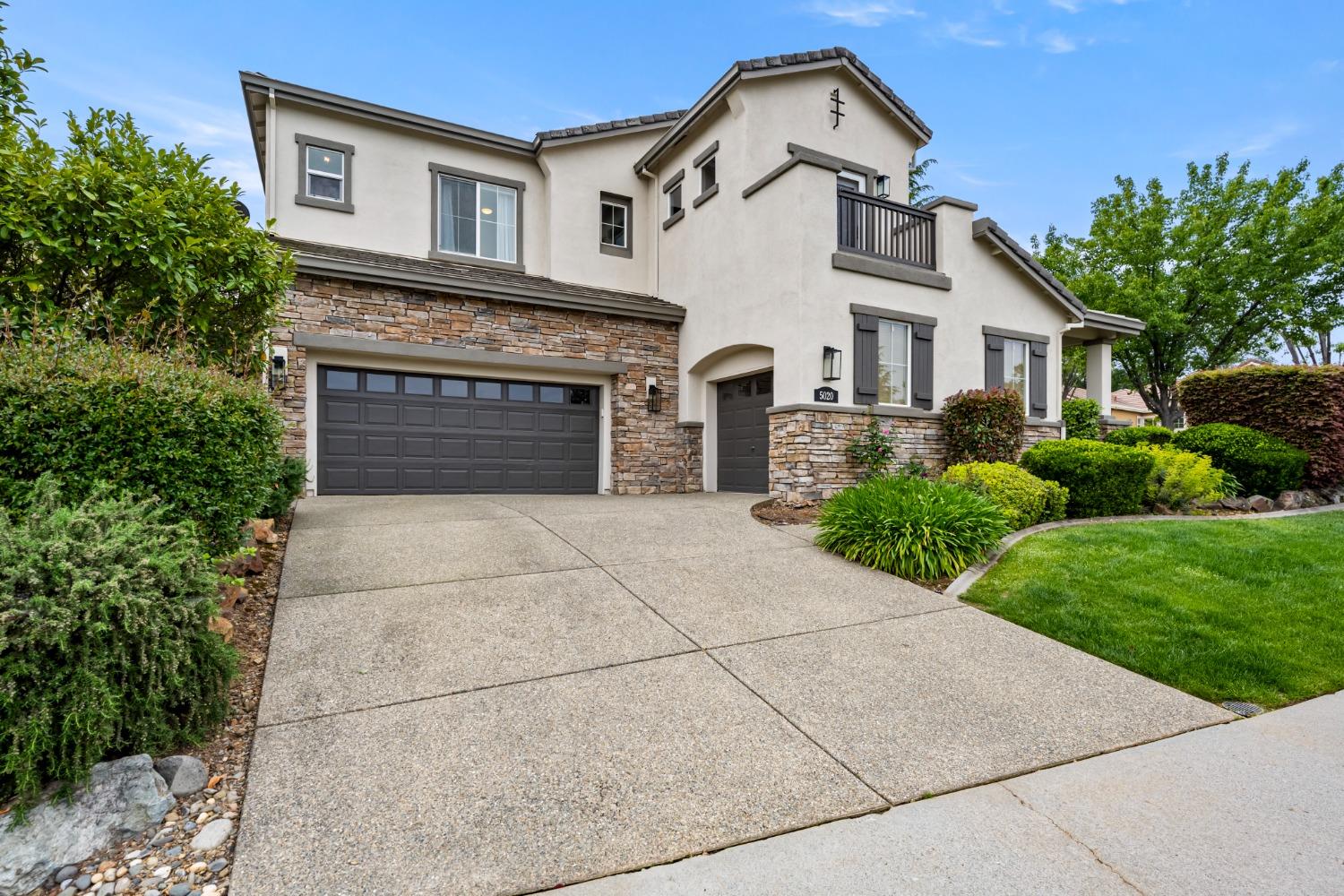 Detail Gallery Image 1 of 68 For 5020 Silverhawk Way, Auburn,  CA 95602 - 4 Beds | 3/1 Baths