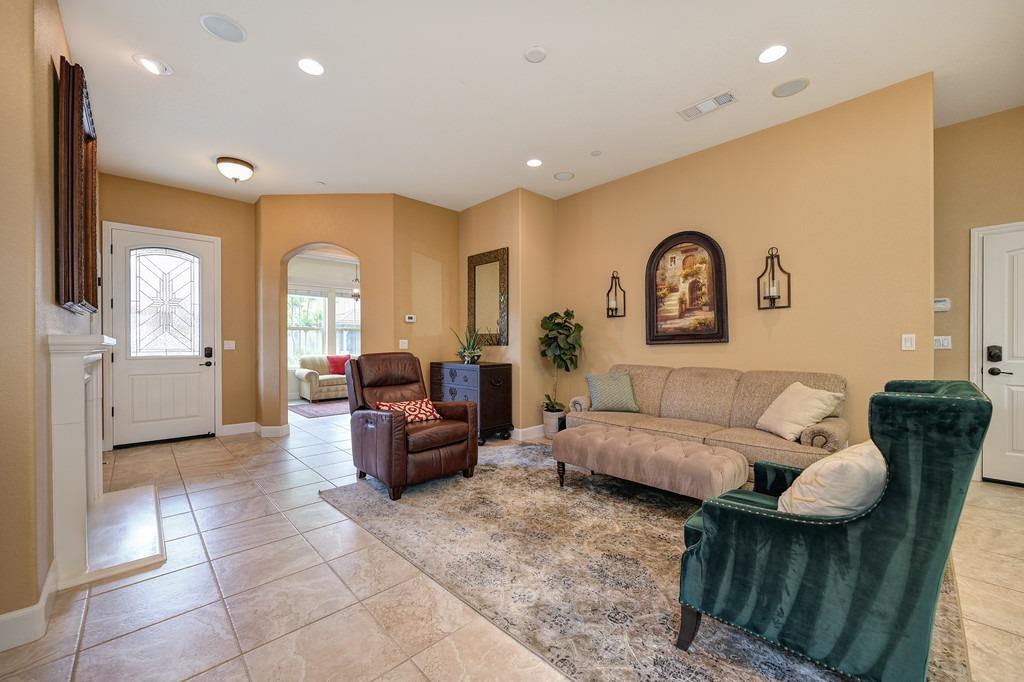 Detail Gallery Image 7 of 27 For 7168 Orchard Cir, Penryn,  CA 95663 - 3 Beds | 3 Baths