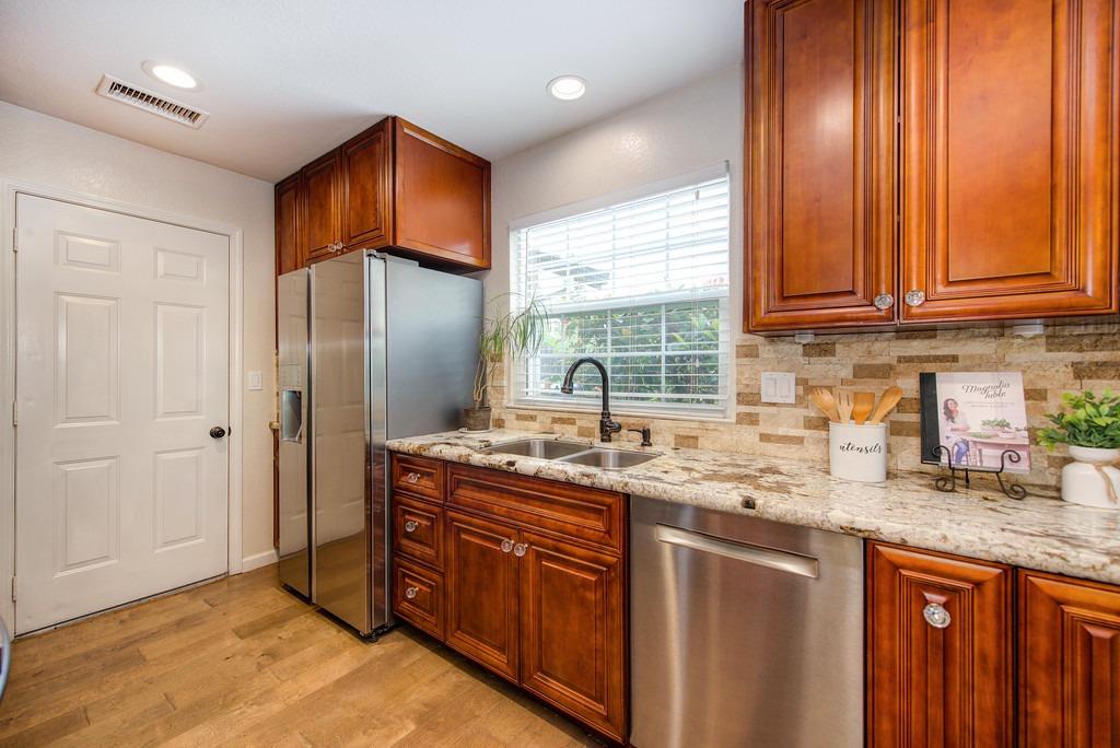 Detail Gallery Image 10 of 51 For 105 Remington Dr, Folsom,  CA 95630 - 3 Beds | 2 Baths