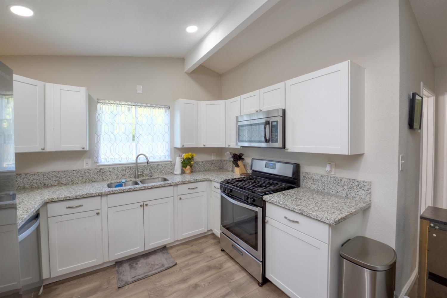 Detail Gallery Image 6 of 25 For 2447 3rd St, Atwater,  CA 95301 - 3 Beds | 2 Baths