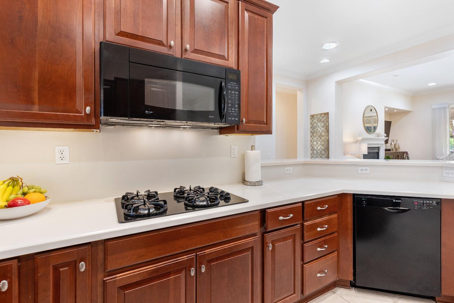 Detail Gallery Image 9 of 65 For 305 Snapdragon Ln, Lincoln,  CA 95648 - 3 Beds | 2/1 Baths