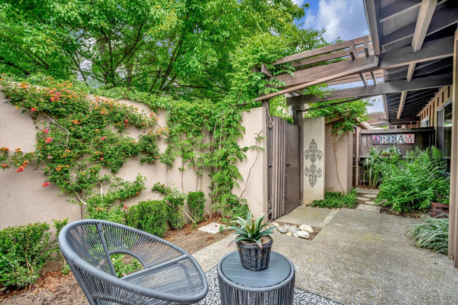 Detail Gallery Image 30 of 48 For 2266 Woodside Ln #3,  Sacramento,  CA 95825 - 2 Beds | 2 Baths