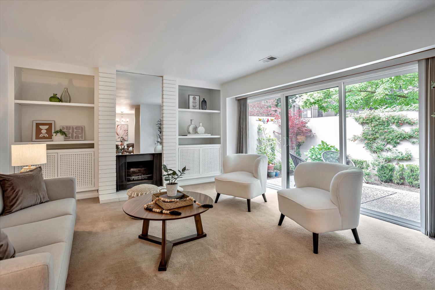 Detail Gallery Image 4 of 48 For 2266 Woodside Ln #3,  Sacramento,  CA 95825 - 2 Beds | 2 Baths
