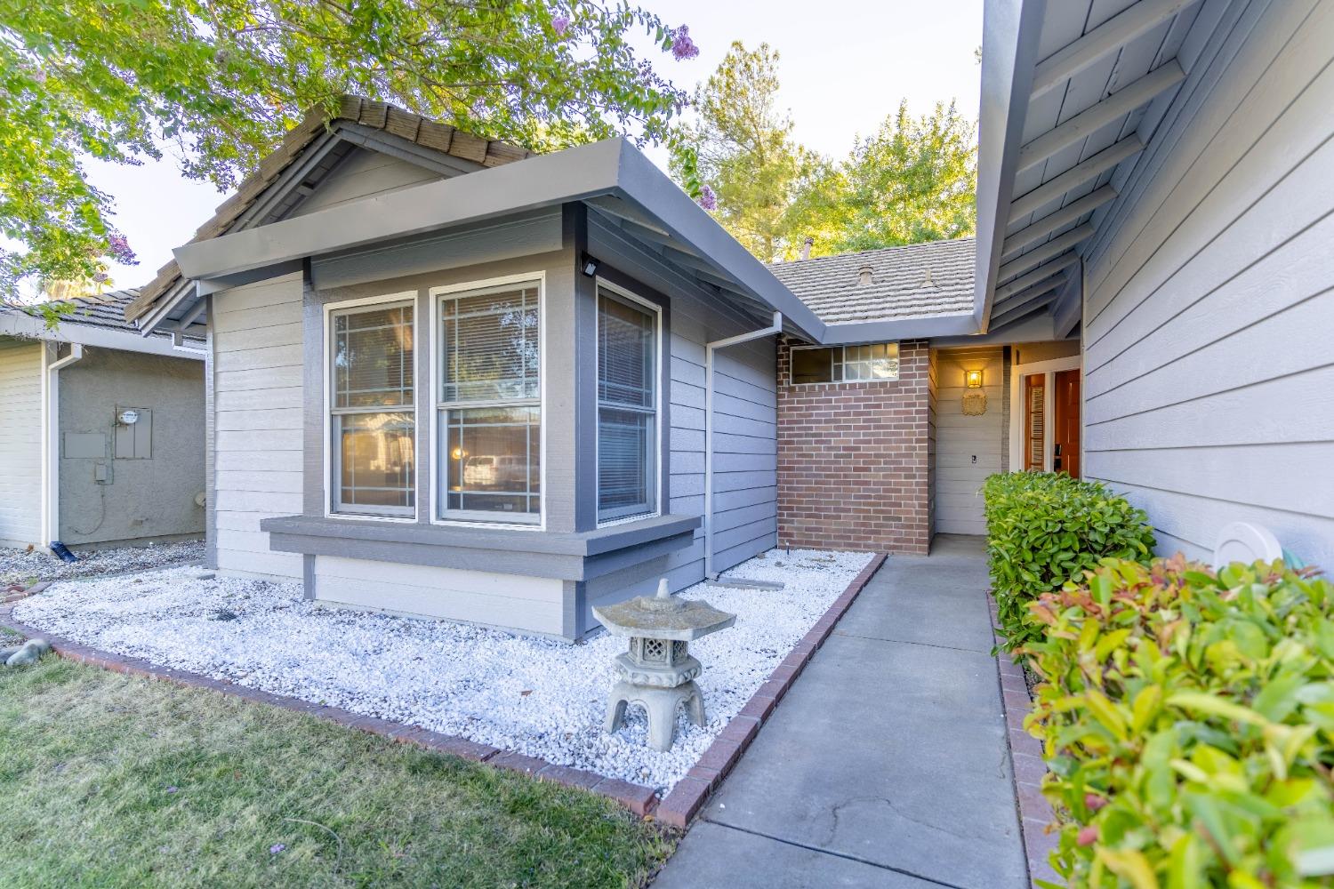 Detail Gallery Image 2 of 21 For 8925 Colombard Way, Sacramento,  CA 95829 - 3 Beds | 2 Baths