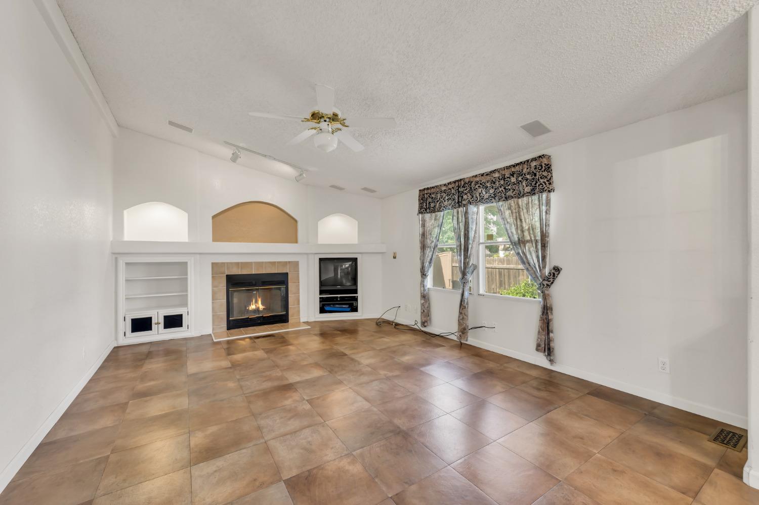 Detail Gallery Image 11 of 37 For 7855 Cottonwood Ln 25, Sacramento,  CA 95828 - 3 Beds | 2 Baths