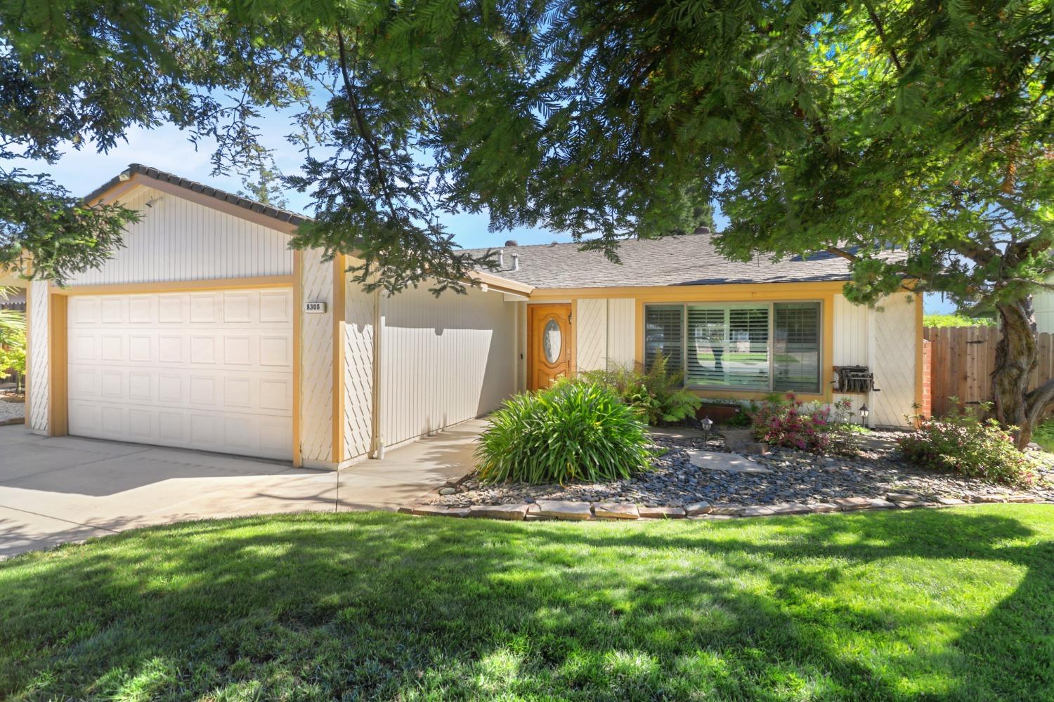 Pride of ownership shows in this beautifully maintained home in Citrus Heights!Gleaming hardwood flo