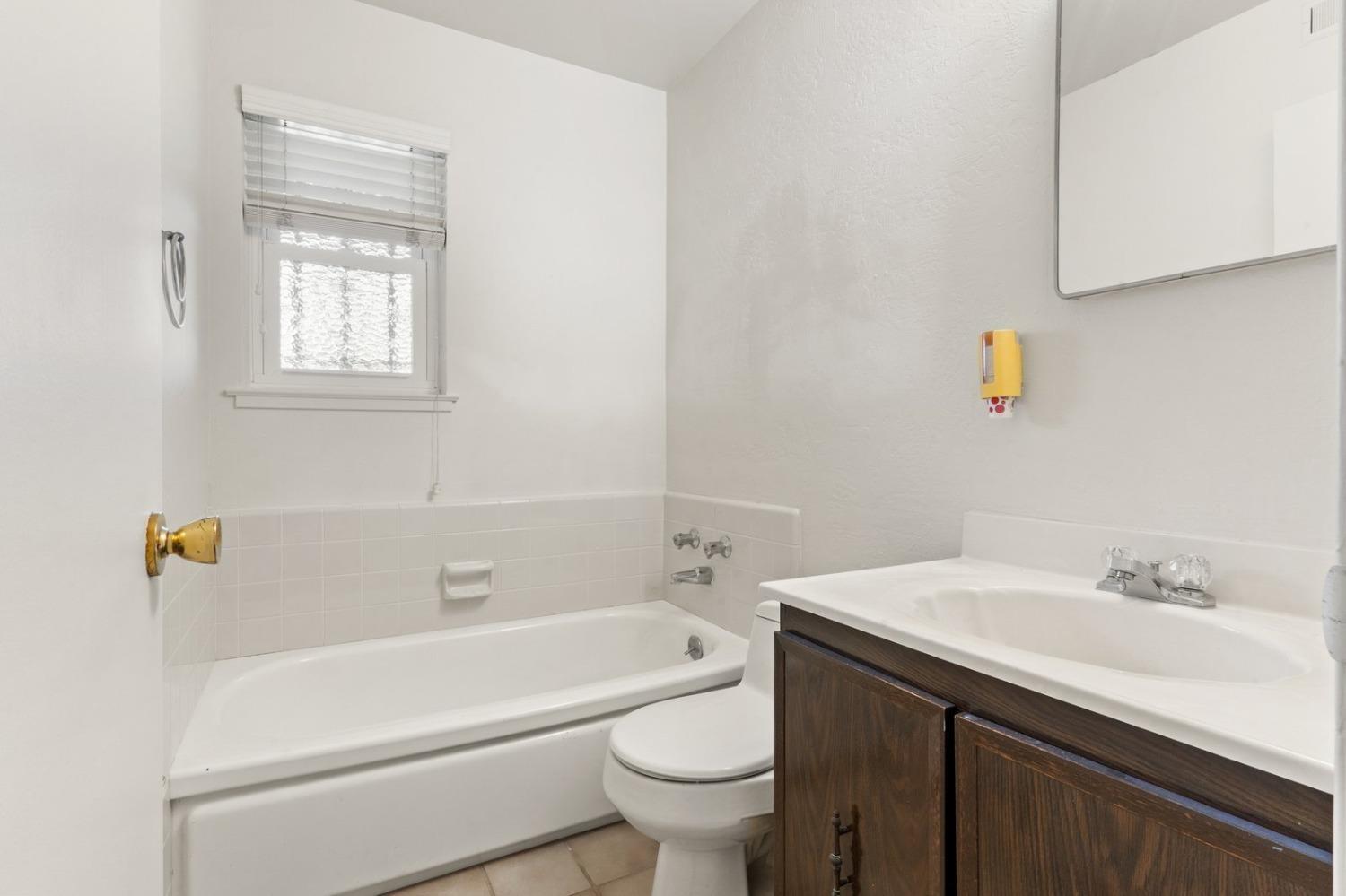 Detail Gallery Image 18 of 29 For 4627 Bruning Ct, Sacramento,  CA 95823 - 3 Beds | 2 Baths