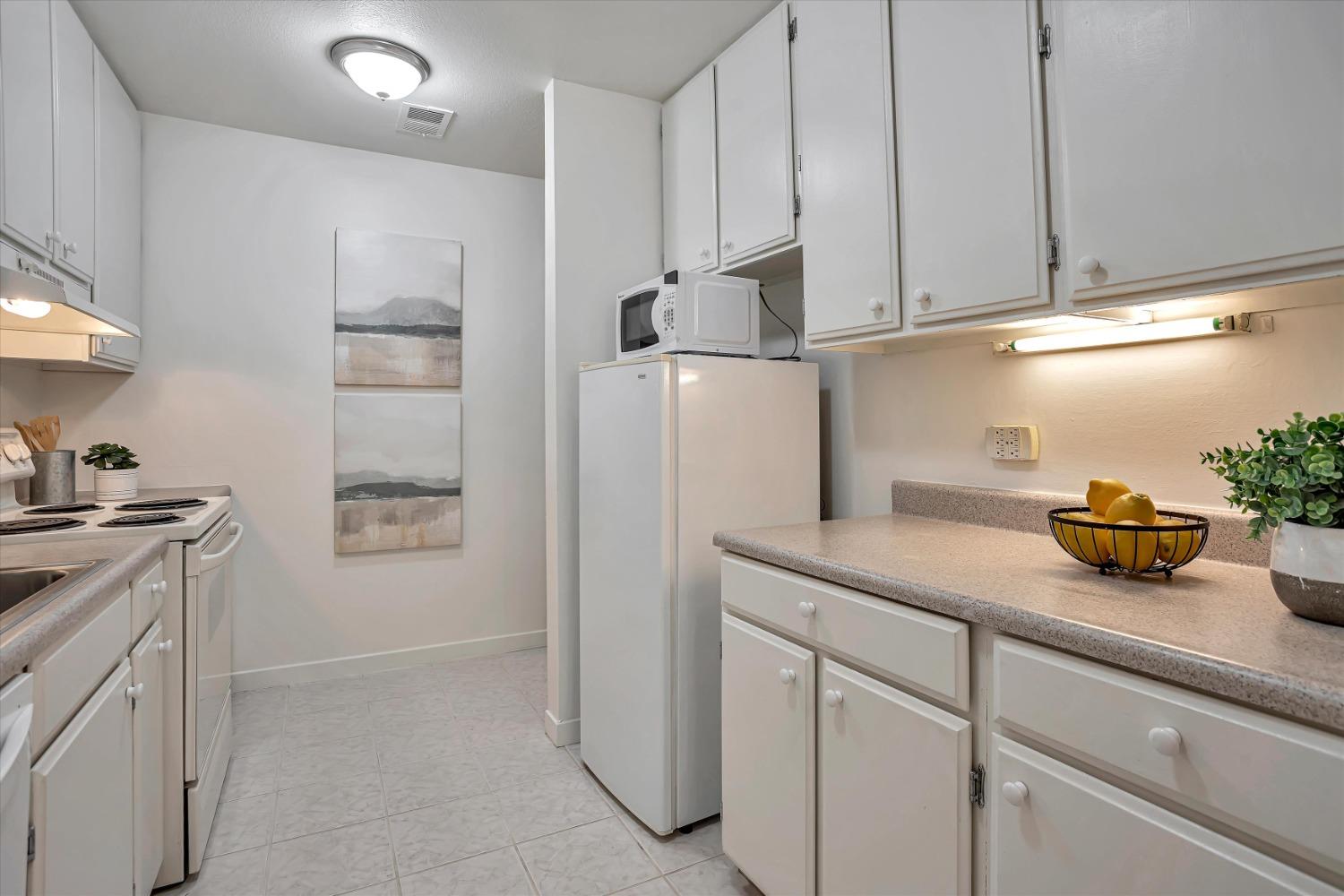 Detail Gallery Image 12 of 48 For 2266 Woodside Ln #3,  Sacramento,  CA 95825 - 2 Beds | 2 Baths