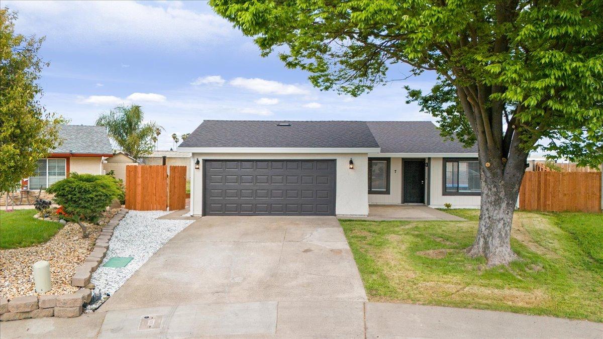 Immerse yourself  in this captivating single-story home in Sacramento! This 4-bedroom, 2-bathroom oa
