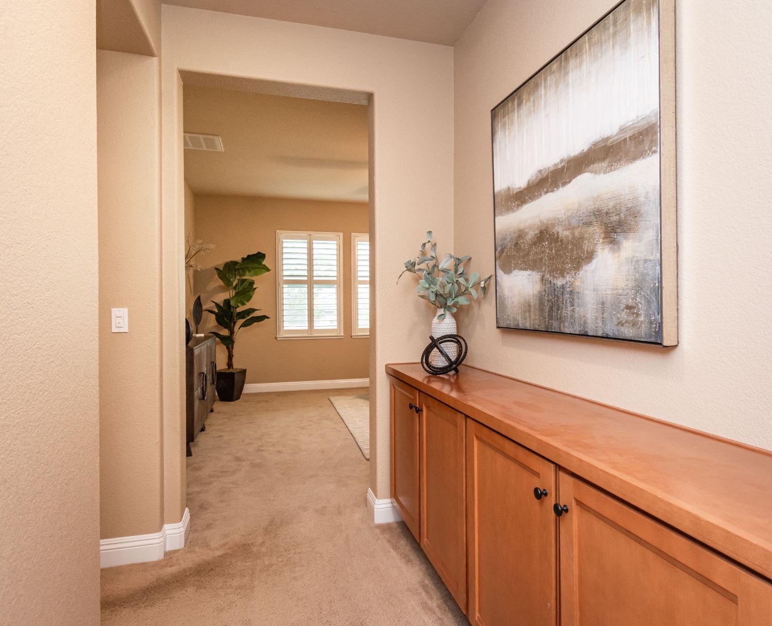 Detail Gallery Image 14 of 27 For 951 Station House Ln, Rocklin,  CA 95765 - 4 Beds | 4/1 Baths