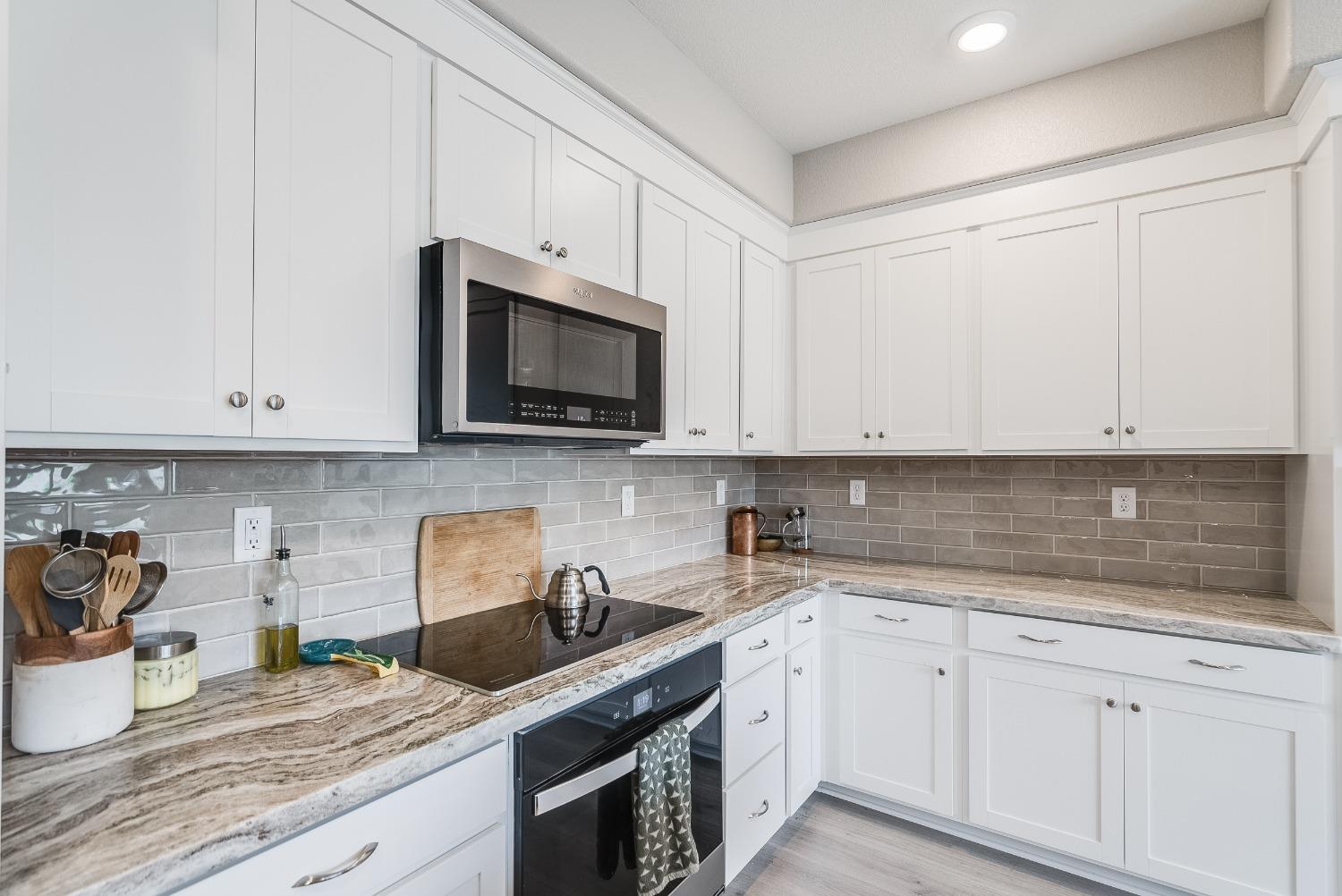Detail Gallery Image 10 of 35 For 3074 Lupita Pepper Walk, Sacramento,  CA 95833 - 3 Beds | 2/1 Baths