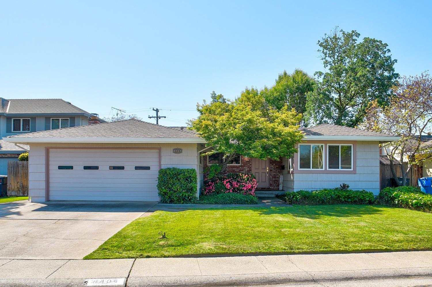 Photo of 8404 Grinnell Wy in Sacramento, CA