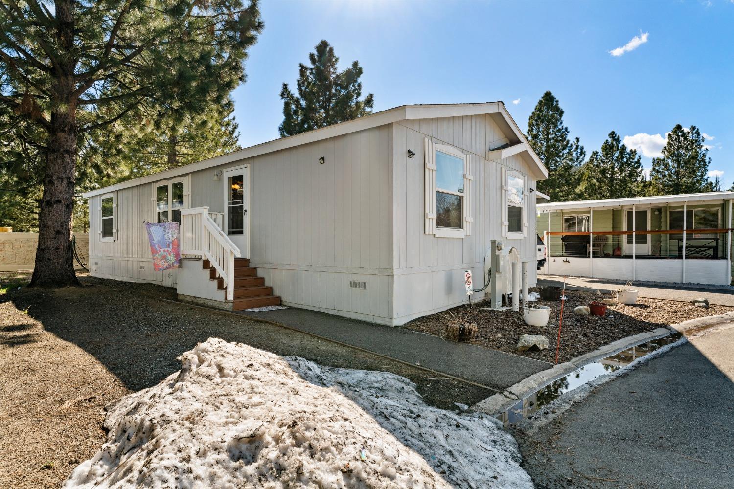 Detail Gallery Image 1 of 21 For 1080 Julie Lane 122, South Lake Tahoe,  CA 96150 - 3 Beds | 2 Baths