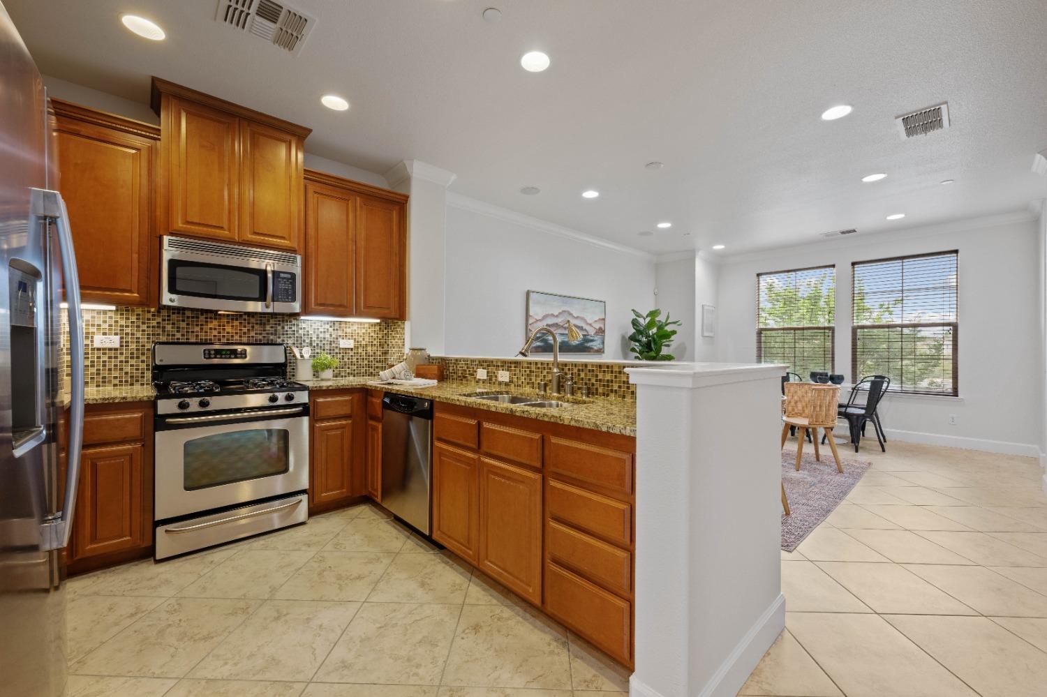 Detail Gallery Image 12 of 29 For 6103 Lonetree Blvd, Rocklin,  CA 95765 - 3 Beds | 2 Baths