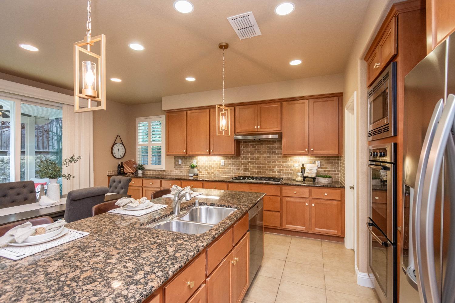 Detail Gallery Image 6 of 27 For 951 Station House Ln, Rocklin,  CA 95765 - 4 Beds | 4/1 Baths