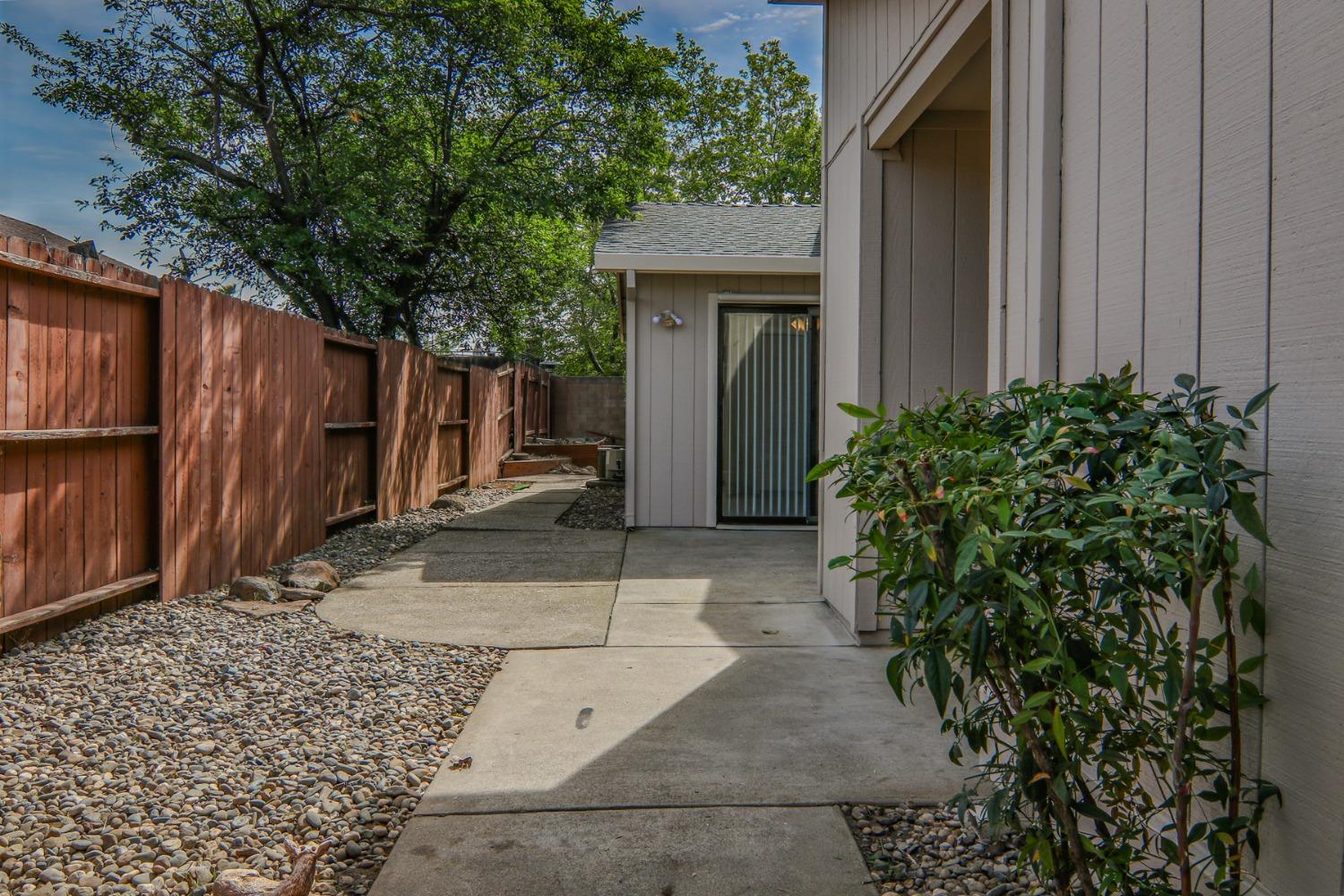 Detail Gallery Image 2 of 25 For 385 R St, Lincoln,  CA 95648 - 2 Beds | 2 Baths