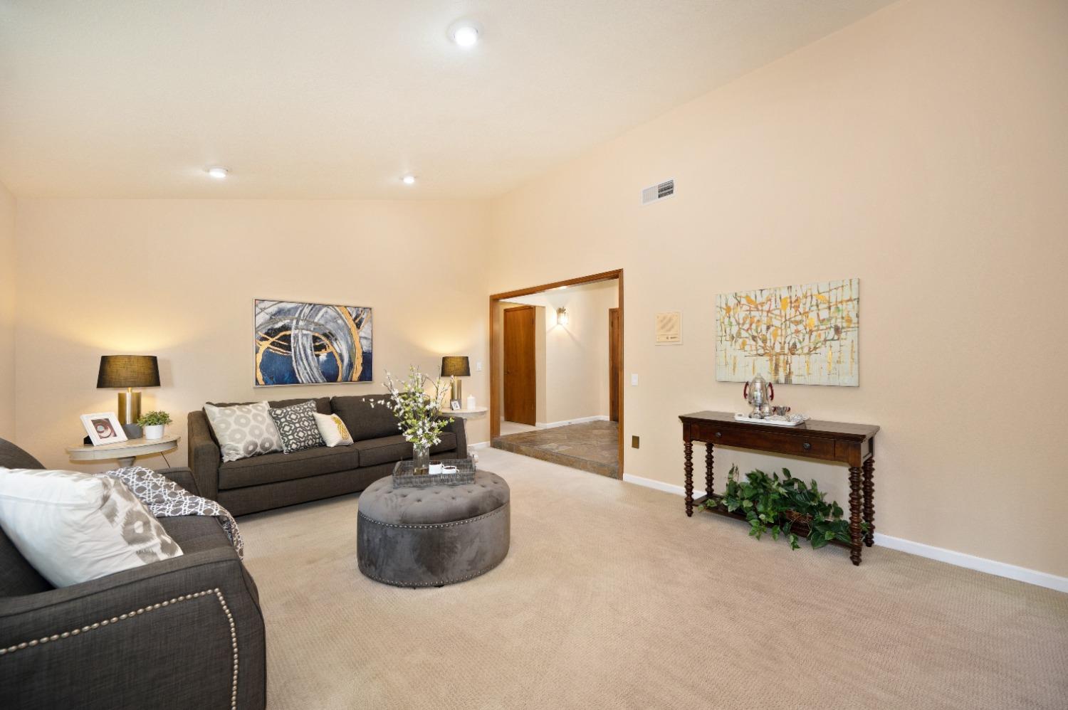 Detail Gallery Image 7 of 52 For 101 River Ridge Way, Folsom,  CA 95630 - 4 Beds | 2/1 Baths