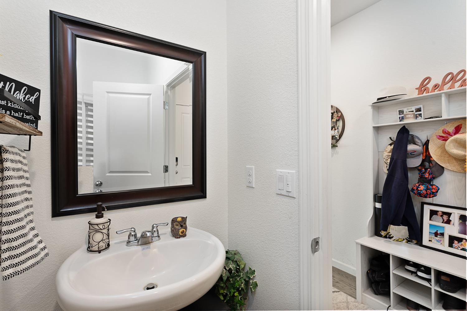 Detail Gallery Image 12 of 28 For 2888 Oaksey Way, Antelope,  CA 95843 - 4 Beds | 2/1 Baths