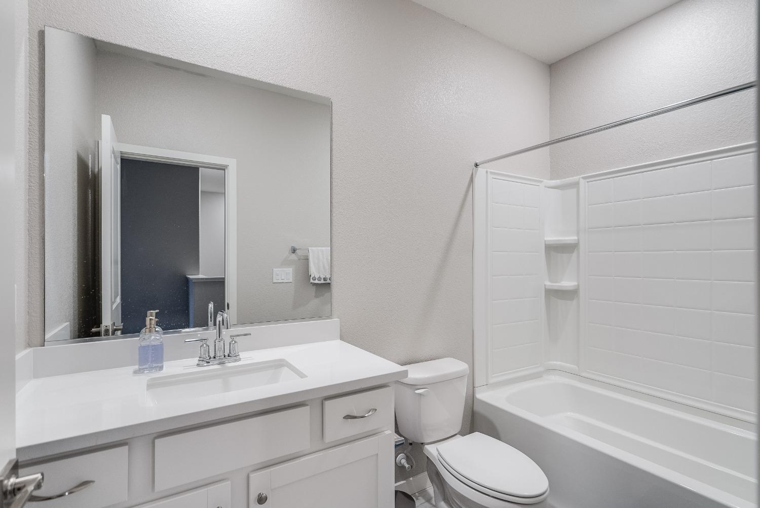 Detail Gallery Image 15 of 35 For 3074 Lupita Pepper Walk, Sacramento,  CA 95833 - 3 Beds | 2/1 Baths