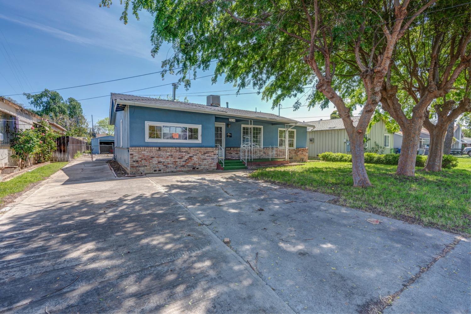 Photo of 3054 Oleander Ave in Merced, CA