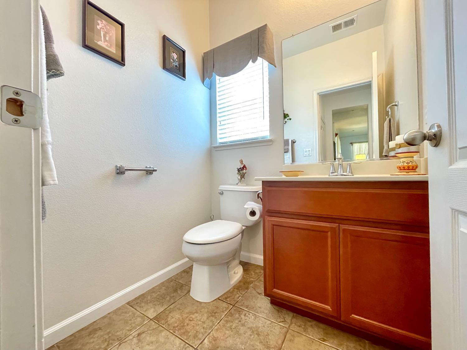 Detail Gallery Image 13 of 26 For 364 Carriage Ln, Oakdale,  CA 95361 - 3 Beds | 2/1 Baths